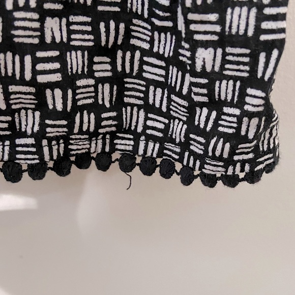 Old Navy Loose fit Tee Shirt Blouse with Fringe like Detail - Size Youth XL - 14 - Picture 5 of 6